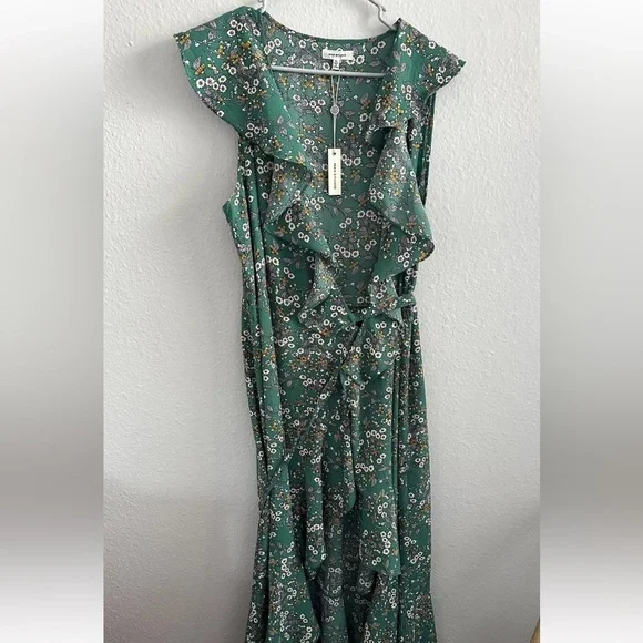 slim fit dress slacks Green Floral Midi Dress with Ruffle Detailing main image 0